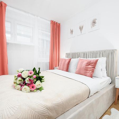 Lumina Apartment Opposite The Palace Of Culture And Science Varsovia Exterior foto